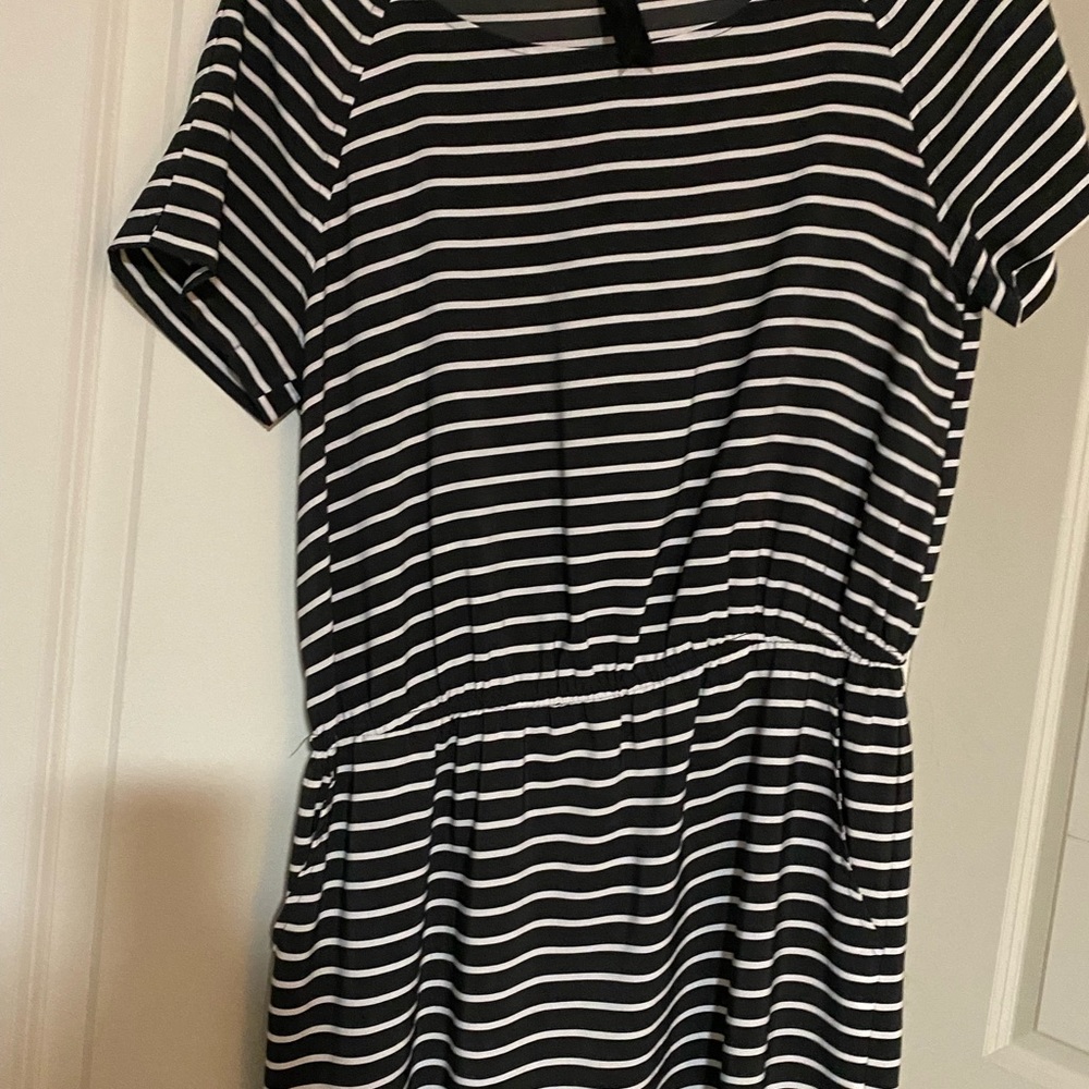 Medium 100% B&W striped polyester dress